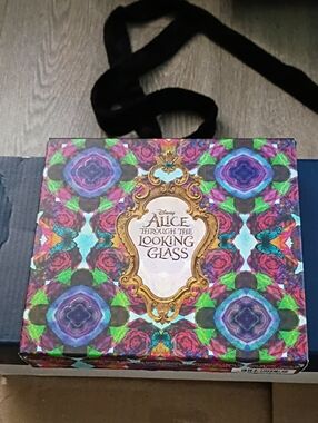 URBAN DECAY IN COLLABORATION WITH DISNEY..ALICE THROUGH THE LOOKING GLASS